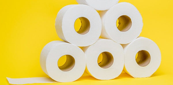 Plastikabfälle durch Toiletten- und Küchenpapier